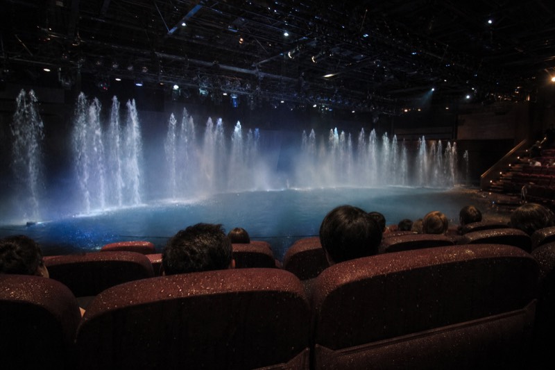 Premium Splash-Row Seat